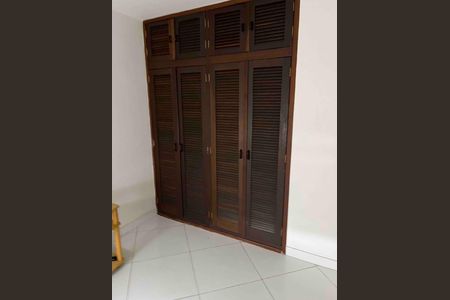 6_photo/94d1ffd699.04a823dc9d4d949a-ATLAS-dca35fca-7f65-43ed-8c73-72860558c4e2.jpg de casa à venda com 4 quartos, 240m² em Jardim Tres Marias, Guarujá