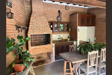 7_photo/94d1ffd699.04a823dc9d4d949a-ATLAS-e34364ab-c791-468c-ab12-31cc94d3f92b.jpg de casa à venda com 4 quartos, 240m² em Jardim Tres Marias, Guarujá