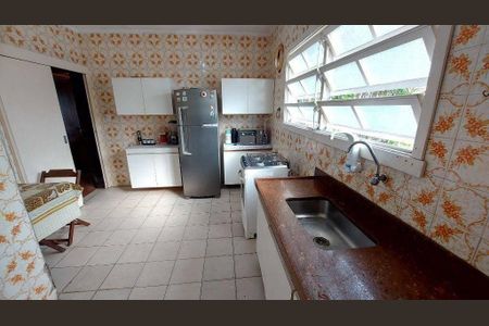 11_photo/94d1ffd8e5.caf6c04f909f2ef2-ATLAS-11d2e42a-bd2f-4e3f-9b79-f832e1a37318.jpg de casa à venda com 3 quartos, 168m² em Jardim Ana Maria, Guarujá