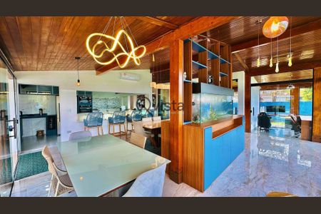 2_photo/94d1ffda81.15f4a19d538e62fb-ATLAS-57e0672d-d961-450e-b754-dd52db3b65ee.jpg de casa à venda com 4 quartos, 350m² em Jardim Tres Marias, Guarujá