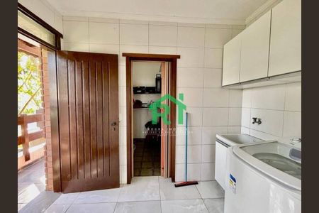 36_photo/94d1ffdb07.4abb81c907b09cc5-ATLAS-1f29b6ee-5e49-4684-94c2-ba4845c79a6d.jpg de casa à venda com 5 quartos, 328m² em Jardim Belmar, Guarujá