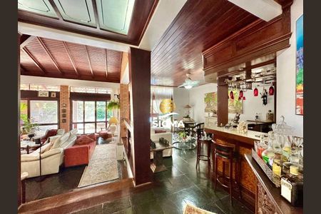 8_photo/94d1ffdcaf.445c0bca81181d7a-ATLAS-b3346b07-cd28-4837-be41-86dcef8c9947.jpg de casa à venda com 4 quartos, 370m² em Jardim Belmar, Guarujá