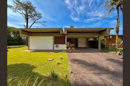 10_photo/94d1ffdcb3.4909862b8c1c38b1-ATLAS-74fb3fe8-58ed-4d2f-9e5e-f43d10fdb97e.jpg de casa à venda com 4 quartos, 350m² em Jardim Belmar, Guarujá