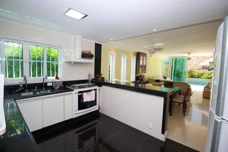 3_photo/94d1ffde37.a095ebe9a9b9d05b-ATLAS-c531bfee-5184-4232-99c5-c39f8085f2ed.jpg de casa à venda com 5 quartos, 237m² em Enseada, Guarujá