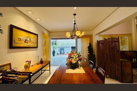 8_photo/94d1ffde6b.cb4a3f4e1d4d223a-ATLAS-b05b21e5-4945-4a12-aed4-6a492509e68b.jpg de casa à venda com 3 quartos, 330m² em Enseada, Guarujá