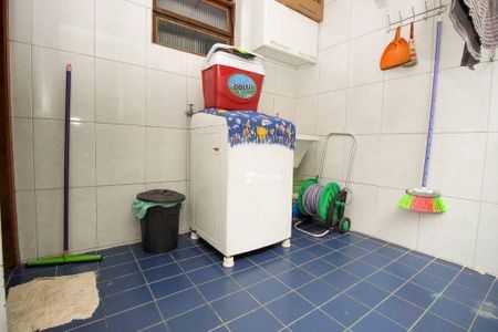 18_photo/94d1ffe027.e1489b31bea9b081-ATLAS-f1784da5-e57b-4cb7-b375-db78174a9f50.jpg de casa à venda com 3 quartos, 210m² em Enseada, Guarujá