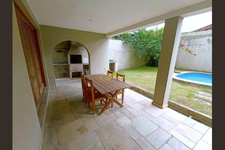 2_photo/94d1ffe4cd.9c16890d59937ae3-ATLAS-d4efaa63-b1f1-48a6-bcf7-e7625f65b43f.jpg de casa à venda com 4 quartos, 212m² em Jardim Virginia, Guarujá