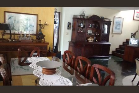 2_photo/94d1ffe4e1.6c26454853dda140-ATLAS-12aad132-ea4d-42bf-b20d-2913dc3788b1.jpg de casa à venda com 4 quartos, 300m² em Jardim Centenario, Guarujá