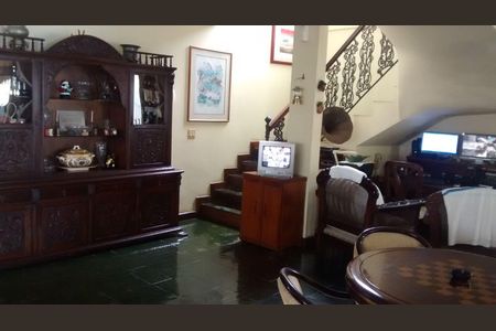 11_photo/94d1ffe4e1.6c26454853dda140-ATLAS-c4309937-bbd2-4e9f-afa8-0e62b4be2841.jpg de casa à venda com 4 quartos, 300m² em Jardim Centenario, Guarujá