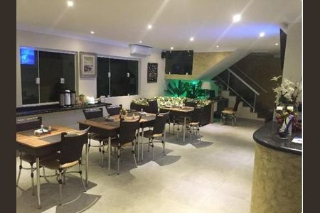 3_photo/94d1ffe58b.dd36eae811456584-ATLAS-6552a9e5-3626-477e-bd57-9da1bdf9037e.jpg de casa à venda com 10 quartos, 800m² em Balneario Guarujá, Guarujá