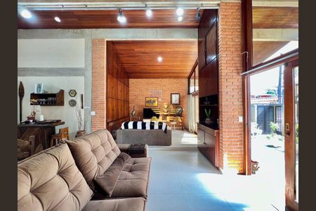 9_photo/94d1ffe5a9.9b0e853e47463488-ATLAS-4aef5577-b0c6-491f-bbec-e065c93353e3.jpg de casa à venda com 4 quartos, 240m² em Jardim Virginia, Guarujá