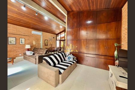 8_photo/94d1ffe5a9.d68df9a4642be7cb-ATLAS-68a2e5ea-85ca-41ad-8570-cb2748744b46.jpg de casa à venda com 4 quartos, 240m² em Jardim Virginia, Guarujá