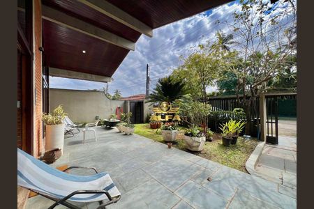 1_photo/94d1ffe5a9.d68df9a4642be7cb-ATLAS-a91bcb53-6a1f-4bf4-aa1f-b80b902e36f9.jpg de casa à venda com 4 quartos, 240m² em Jardim Virginia, Guarujá