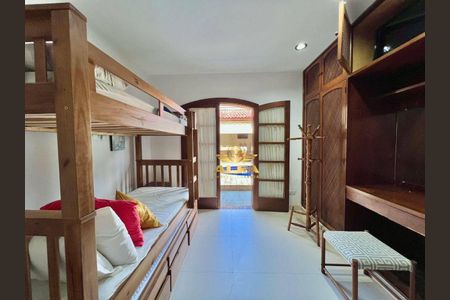 2_photo/94d1ffe5a9.d68df9a4642be7cb-ATLAS-cc2ec07e-2e7e-421d-9f15-e4f237f434c3.jpg de casa à venda com 4 quartos, 240m² em Jardim Virginia, Guarujá