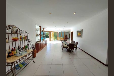 3_photo/94d1ffe8b5.b8a9f91cb517b5ed-ATLAS-e1b17385-d2c1-458d-b24f-8ca473a6da6d.jpg de casa à venda com 6 quartos, 915m² em Enseada, Guarujá