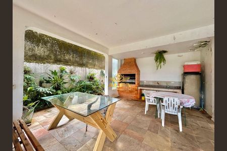 7_photo/94d1fff01b.7e2ea02b9085bf9d-ATLAS-082d8ee6-6b0f-45af-acd6-aa469894ba19.jpg de casa à venda com 4 quartos, 300m² em Jardim Virginia, Guarujá