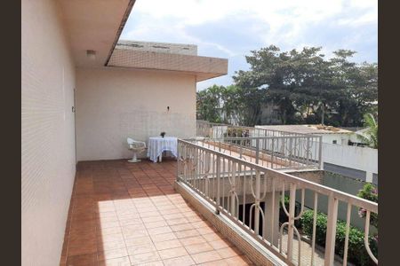 4_photo/94d1fff02d.0dba02f6e03a3679-ATLAS-186a47d1-36e1-4e58-a42b-80bd35bebe38.jpg de casa à venda com 7 quartos, 512m² em Jardim Virginia, Guarujá