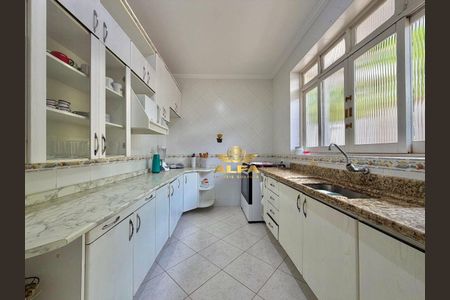 13_photo/94d1fff0a3.89f49a76cde0e24e-ATLAS-7ceb41c2-49c9-4c99-94d2-996d1b8e2221.jpg de casa à venda com 3 quartos, 237m² em Jardim Virginia, Guarujá