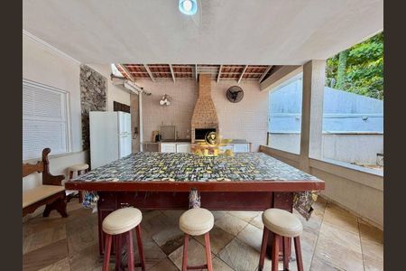 3_photo/94d1fff0a3.cc80a849dbb3670d-ATLAS-fa633f75-0bc9-4ed4-8f51-bf764012b6d4.jpg de casa à venda com 3 quartos, 237m² em Jardim Virginia, Guarujá