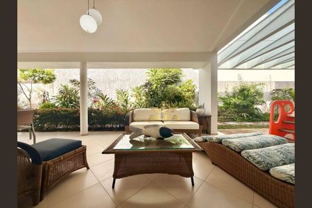 10_photo/94d1fff5f5.d6db24ae17c20827-ATLAS-9a8e0209-5cfc-42bf-b7e4-3ee14535235f.jpg de casa à venda com 6 quartos, 385m² em Jardim Virginia, Guarujá