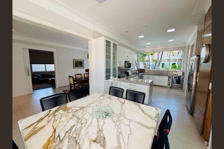 19_photo/94d1fff69f.a0e5f08679d4b1b0-ATLAS-945f8ee4-cbb2-4b68-8ad2-e4ffb72ac7fd.jpg de casa à venda com 6 quartos, 594m² em Jardim Virginia, Guarujá