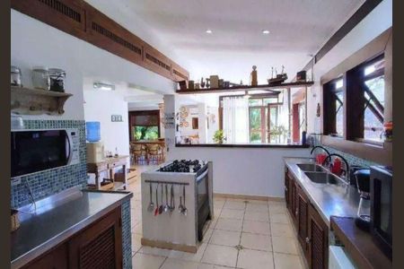 17_photo/94d1fff7f3.72c99cad9401b729-ATLAS-dab76c8e-6146-4f9d-a672-b04e7bee8553.jpg de casa à venda com 5 quartos, 421m² em Jardim Virginia, Guarujá