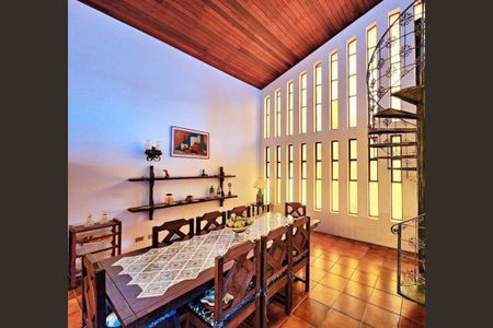 8_photo/94d1fff8df.e8818d4a5c5dde9d-ATLAS-d3de696a-c9b5-4b59-8e36-0c9cbe6245ef.jpg de casa à venda com 3 quartos, 242m² em Cachoeira, Guarujá