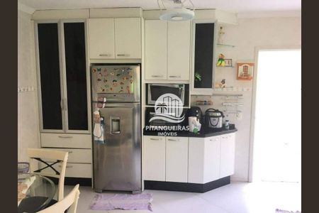 2_photo/94d1fff8e7.7d2c272125b439ba-ATLAS-12f74abe-2192-4e80-8371-16e9da5bcc68.jpg de casa à venda com 4 quartos, 236m² em Cachoeira, Guarujá