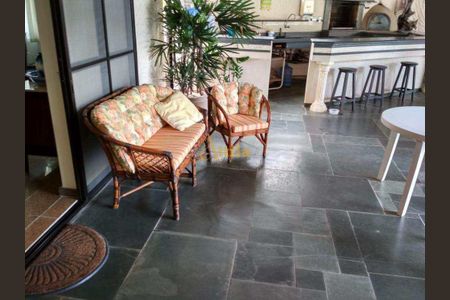 2_photo/94d1fffa4d.72fc516e6ab264c7-ATLAS-a9aa3d0a-37c1-4b30-866e-fb5e69f4a789.jpg de casa à venda com 6 quartos, 297m² em Jardim Virginia, Guarujá