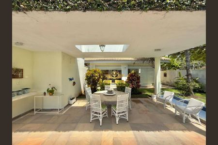 3_photo/94d2000d21.4211b05f393ec164-ATLAS-25f826cb-b31f-4bc5-ba50-922d8aeb7e85.jpg de casa à venda com 5 quartos, 415m² em Balneario Praia do Pernambuco, Guarujá