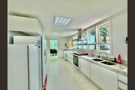 2_photo/94d20010f9.9eb5d2fc35c3b0f7-ATLAS-8d5acc4e-1b4a-4706-a1a3-3f2b8ea0a698.jpg de casa à venda com 4 quartos, 650m² em Jardim Mar e Ceu, Guarujá