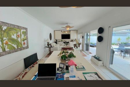 2_photo/94d2001159.0a7e9b1edd52f24b-ATLAS-12c4af9b-7cca-403d-a2d5-2850544cb8ae.jpg de casa à venda com 4 quartos, 480m² em Jardim Mar e Ceu, Guarujá