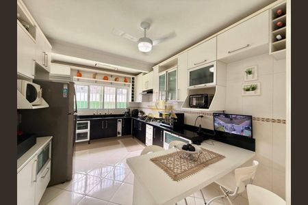 4_photo/94d2001a69.76ea74515b57d75d-ATLAS-dc01ac1e-c24c-41fc-bd94-2f470a12f872.jpg de casa à venda com 5 quartos, 500m² em Jardim Enseada, Guarujá