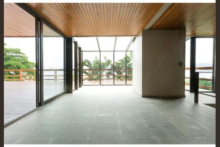 7_photo/94d2002573.883e5fffccee990a-ATLAS-dcd77bca-5b3a-40ea-a0c1-086182ed395e.jpg de casa à venda com 7 quartos, 1100m² em Parque Enseada, Guarujá