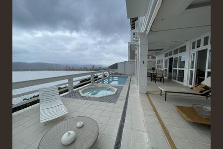 2_photo/94d2002f51.883e5fffccee990a-ATLAS-fb85d0cf-a952-49ae-ad06-3389a90ce703.jpg de casa à venda com 4 quartos, 300m² em Tortuga, Guarujá