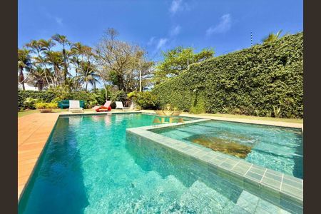 4_photo/94d2006ca3.ceff8192393c33de-ATLAS-204ca774-534e-4039-a324-2ccb2c9ab64f.jpg de casa à venda com 4 quartos, 320m² em Balneario Praia do Pernambuco, Guarujá