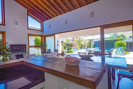 5_photo/94d20072b3.a90a7d56dd5b9eaf-ATLAS-3ce8726a-e3d5-42a9-aa23-014d3c6c6fba.jpg de casa à venda com 6 quartos, 349m² em Balneario Praia do Pernambuco, Guarujá