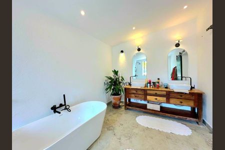 43_photo/94d20072df.f94fdbbd132c824c-ATLAS-d4380a55-af67-41f8-9afd-0c92ef697a67.jpg de casa à venda com 4 quartos, 320m² em Balneario Praia do Pernambuco, Guarujá