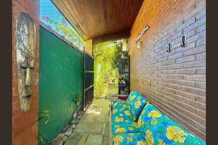 39_photo/94d200731b.cb6ee1e2053eb972-ATLAS-88dce2bb-fe11-4c87-b36b-e305b8479c79.jpg de casa à venda com 3 quartos, 188m² em Balneario Praia do Pernambuco, Guarujá