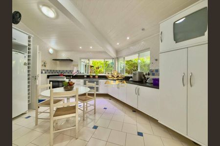 6_photo/94d200731b.fde861d863187d22-ATLAS-b4dfb6cb-7f17-4ca7-9b0c-52e61854b855.jpg de casa à venda com 3 quartos, 278m² em Balneario Praia do Pernambuco, Guarujá