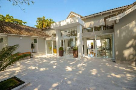 3_photo/94d200734d.eb2bd2a9c3b2ded2-ATLAS-5fdc0bd0-62c7-47ce-947b-3f0d1fa09de6.jpg de casa à venda com 5 quartos, 380m² em Balneario Praia do Pernambuco, Guarujá