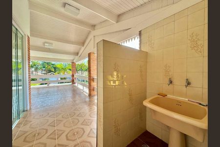 26_photo/94d20074bd.d8ad2b34b48d8fc6-ATLAS-e12fc157-6ca6-415e-a4c5-6f1e9b3f63a5.jpg de casa à venda com 4 quartos, 350m² em Balneario Praia do Pernambuco, Guarujá