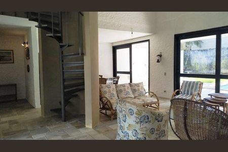 12_photo/94d200759d.1463d70521bc8e9f-ATLAS-b0f0ee8a-9d1d-4c2b-b68b-e6b40547b39f.jpg de casa à venda com 4 quartos, 268m² em Vila Santo Antônio, Guarujá