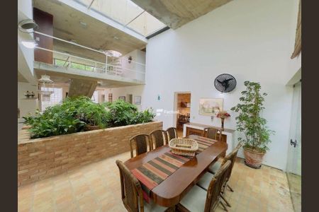 35_photo/94d200767b.e6e1c947b02cf8fb-ATLAS-d8bd2da0-f99d-4eb4-b82c-a6e6dbff2d46.jpg de casa à venda com 5 quartos, 250m² em Balneario Praia do Pernambuco, Guarujá