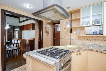 7_photo/94dce031bd.7b2f82b5c31047d5-ATLAS-10b40049-9f9b-4fa5-adf2-871baa42f761.jpg de casa à venda com 3 quartos, 330m² em Santa Felicidade, Curitiba