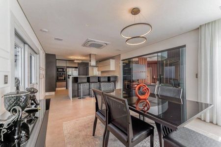 5_photo/94dce0366b.ceff8192393c33de-ATLAS-2aa43cce-97df-40b7-92ae-1f803975e53a.jpg de casa à venda com 4 quartos, 404m² em Butiatuvinha, Curitiba