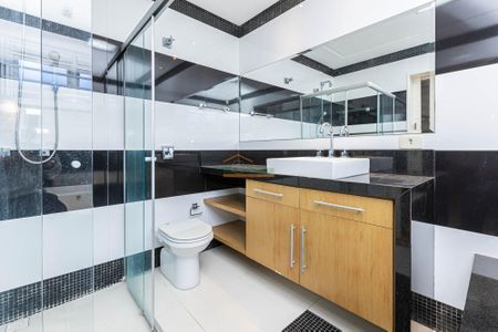 11_photo/94dce04b59.02f29140979457be-ATLAS-7e45c2ce-cad0-4dbb-b110-2abce2078eb4.jpg de casa à venda com 3 quartos, 408m² em Butiatuvinha, Curitiba