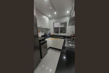 4_photo/94dce04c53.f08447aabb655a21-ATLAS-0ae90ef9-7f07-4e03-b46a-e2b8522b49f3.jpg de casa à venda com 3 quartos, 200m² em Santa Felicidade, Curitiba