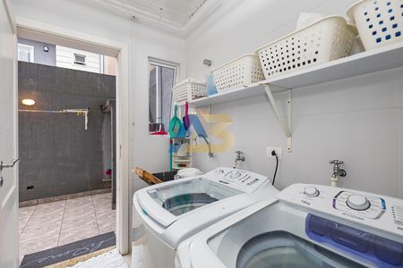 11_photo/94dce04da7.3714cccd63f8fe2d-ATLAS-98e5e02e-85ba-4a7b-bdc6-b461fcc742f8.jpg de casa à venda com 3 quartos, 323m² em Santa Felicidade, Curitiba