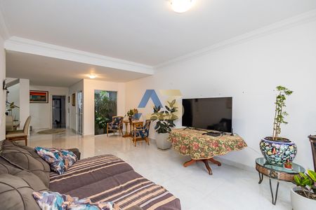 5_photo/94dce04da7.3714cccd63f8fe2d-ATLAS-a283f78c-5c58-4b37-8c4e-1e13aa87f1cc.jpg de casa à venda com 3 quartos, 323m² em Santa Felicidade, Curitiba